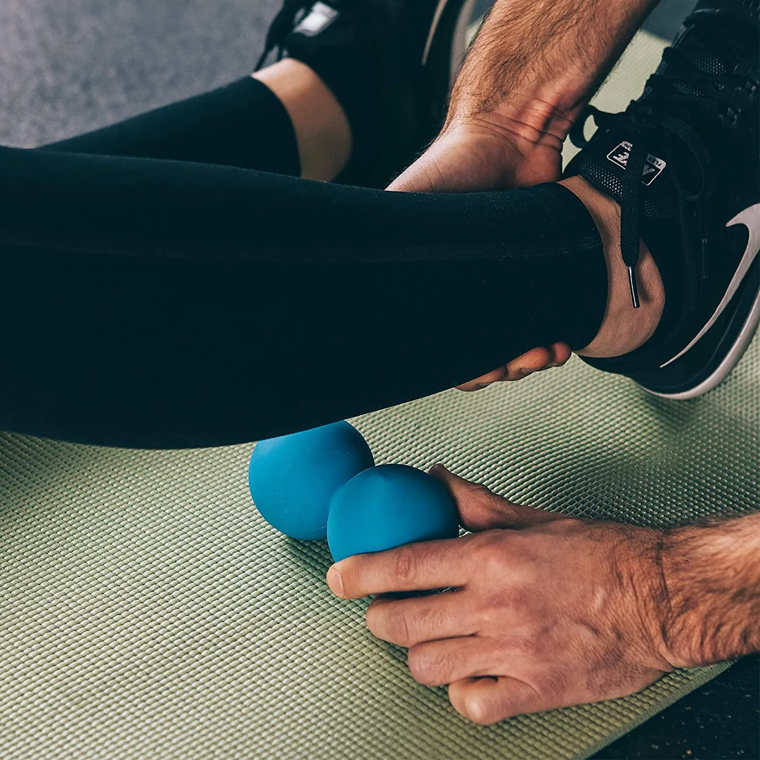 Strauss Yoga & Lacrosse Massage Dual Peanut Shaped Ball | Ideal for Physiotherapy, Deep Tissue Massage, Trigger Point Therapy, Muscle Knots | High-Density Roller & Acupressure Ball for Myofascial Release & Pain Relief, (Blue)